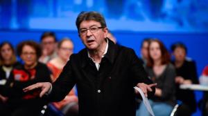 avec-son-hologramme-melenchon-voit-double